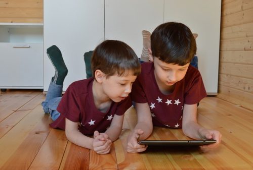 Consejos para los padres sobre el uso seguro de tecnología en sus hijos