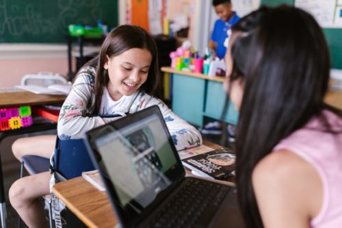 Preparación de profesores para enseñar con tecnología ¿Cómo se capacitan